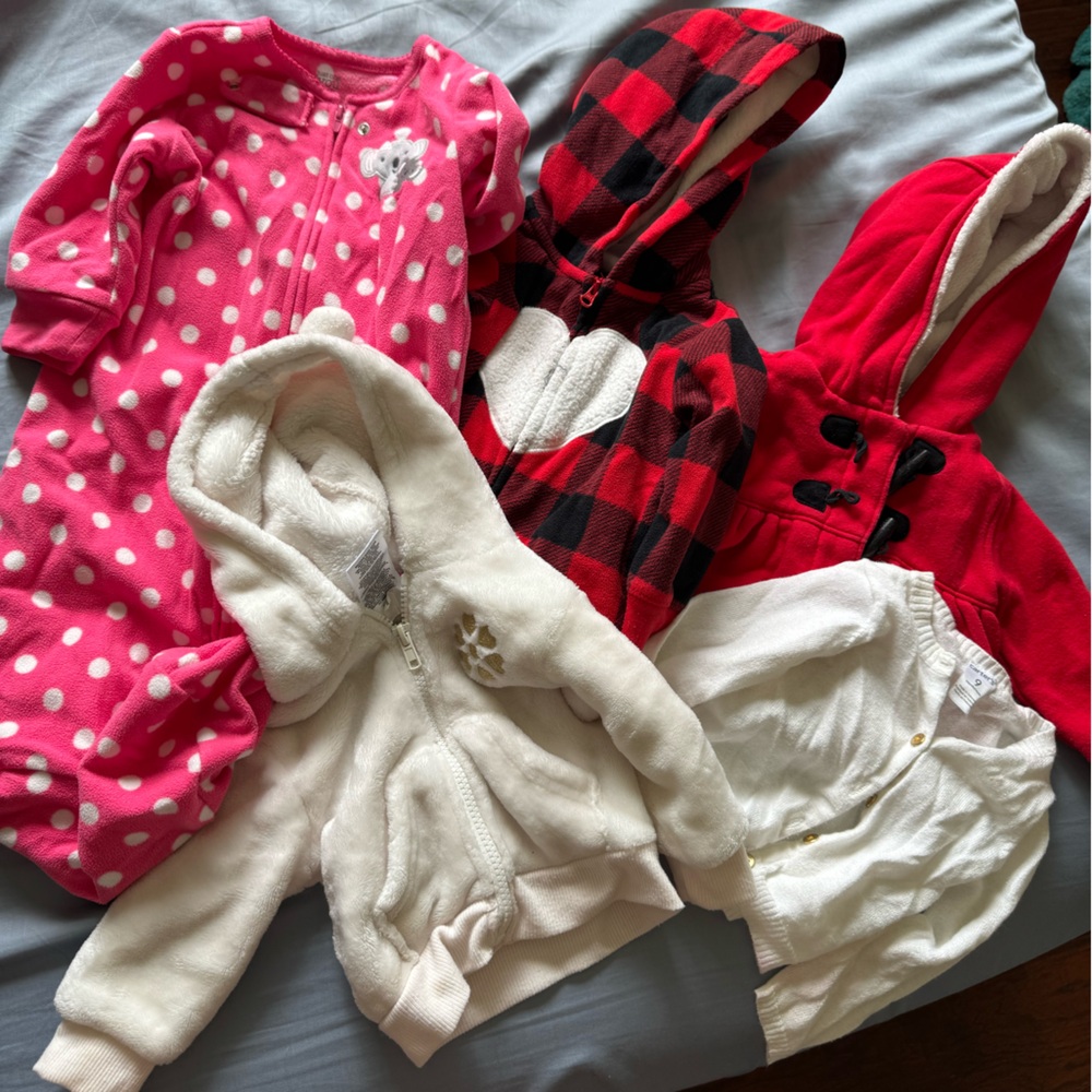 Girls sweater and sleeping sack bundle size 6-9